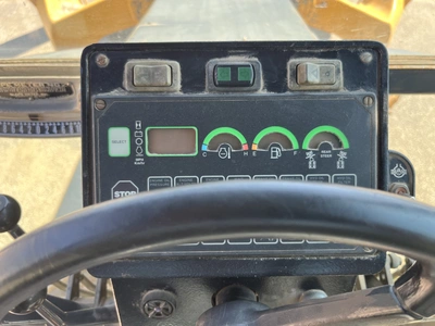 USED 2004 JOHN DEERE 670C SERIES 2