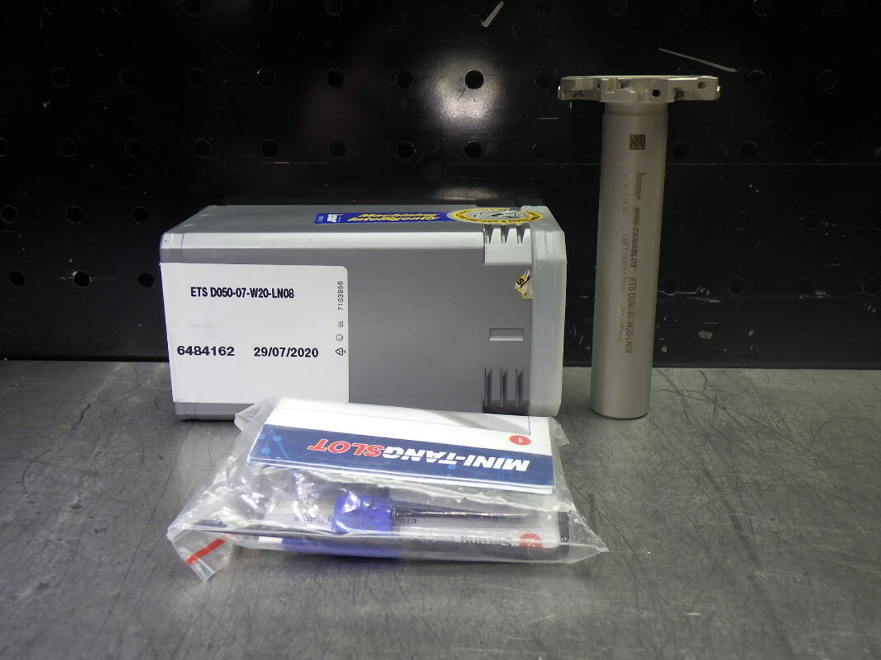 Iscar 7-8mm 8 Flute Indexable Slot Mill 20mm Shank ETS D050-07-W20-LN08 (LOC2641B)