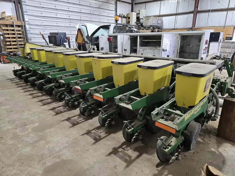 Used JOHN DEERE 1730 MAXEMERGE PLUS Planters Idaho US | Berry Machinery #910855