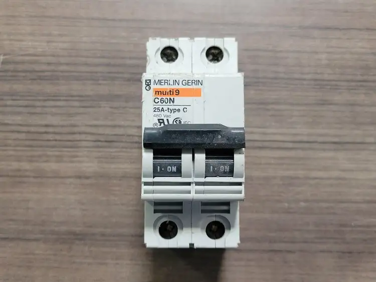 Used MERLIN GERIN 24453 Switchgears British Columbia CA | Lenmark #242675