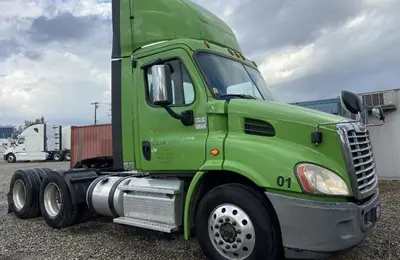USED 2018 FREIGHTLINER CASCADIA