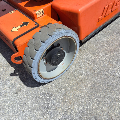 USED 2012 JLG E450AJ