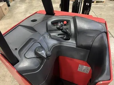 Used RAYMOND 415C30TT 3-Wheel Stand up Electric Counterbalance Forklifts Illinois US | Somerset Equipment Sales #1546215