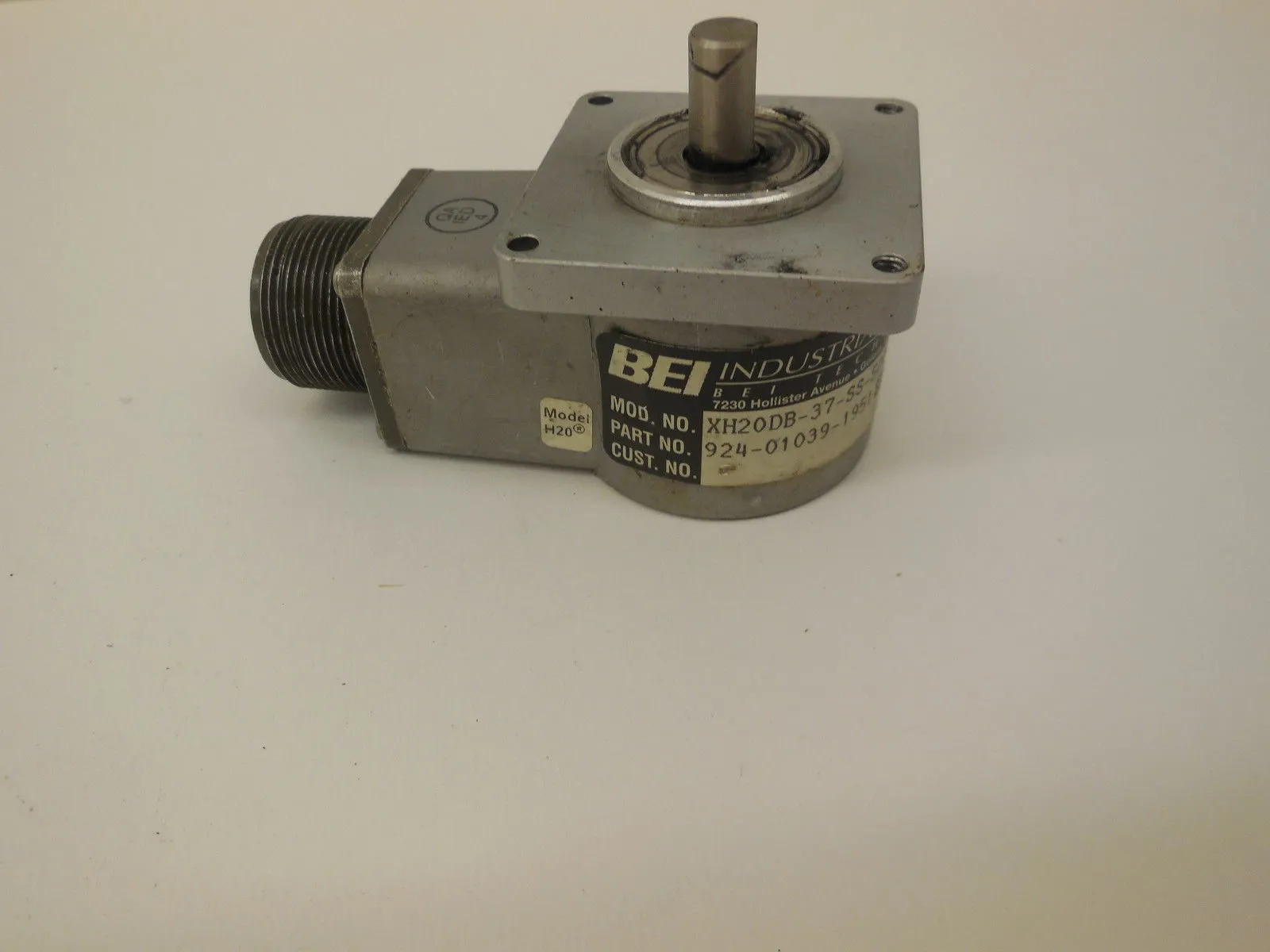 USED BEI XH20DB-37-SS-500-ABZC-7272-SM18-24V ENCODER XH20BD37SS500ABZC7272SM1824V