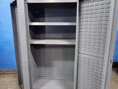 Hardware Cabinet