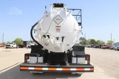 New | in-Stock 2027 PETERBILT 548 Vacuum Truck Texas US | Roll Off Truck World #1492027