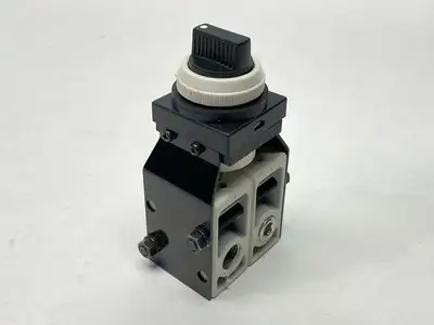 VM250-N02-35BA | SMC  Mechanical Poppet Valve 1/4" NPT - Used