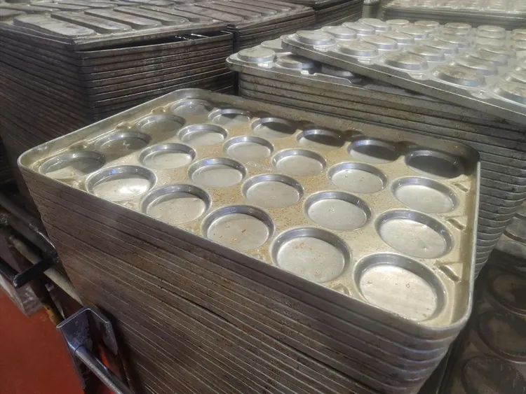 Used CHICAGO METALLIC CORP. Hamburger Bun Pans Georgia US | Envoy Equipment LLC #541729
