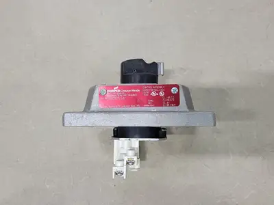 USED CROUSE-HINDS DSD925SA