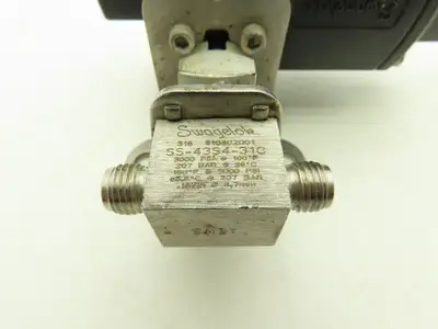 Whitey 131SR Pneumatic Air Actuator Spring Return Swagelok 1/4" Tube Ball Valve