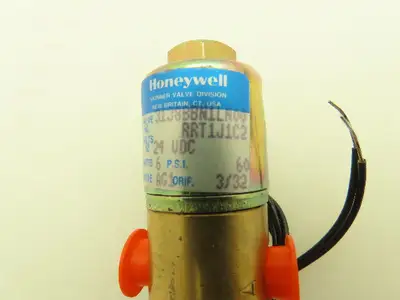 Honeywell Skinner 3138BBN1LN00 Solenoid Valve 3-Way NO 24VDC 60 PSI 1/8" NPT