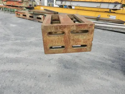 USED CLAMPING TABLE 700 X 300 X 500 MM