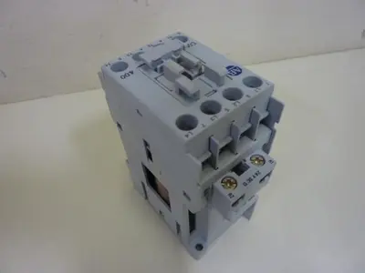 USED ALLEN BRADLEY 100-C09D.400 SER A