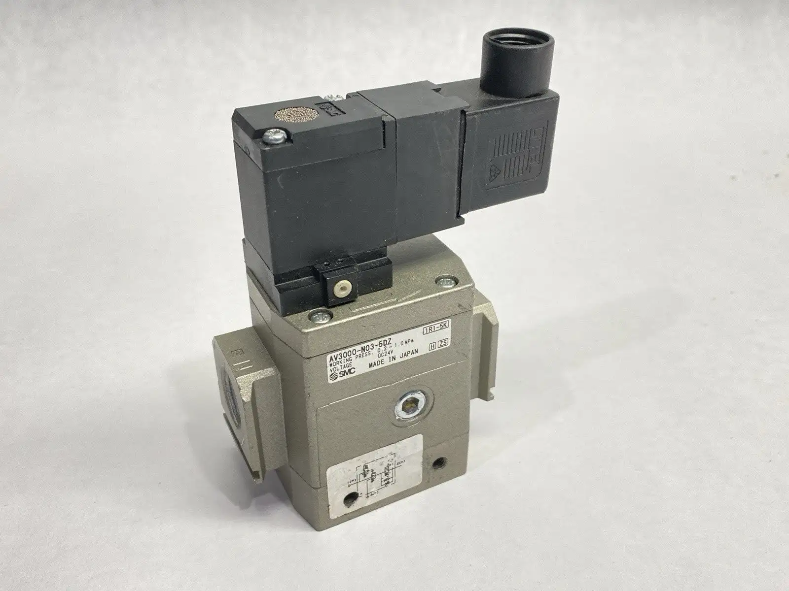 USED SMC SOFT START PNEUMATIC VALVE 3/8" PORTS