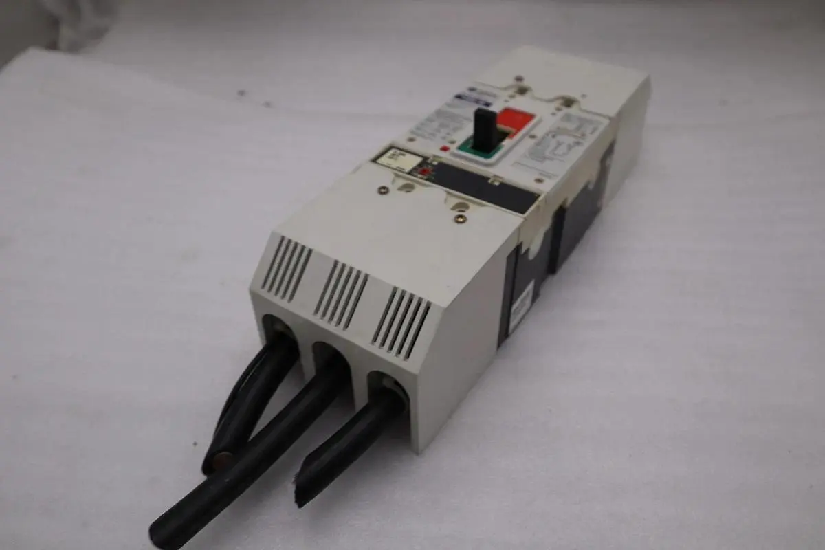 Allen Bradley 140U-J6X3 100A 3P 600V AC 250V DC Circuit Breaker STOCK H1867