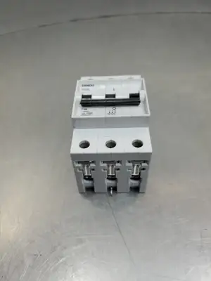 USED Siemens 5SX23 C20 Circuit Breaker, 20A, 400VAC, 3P