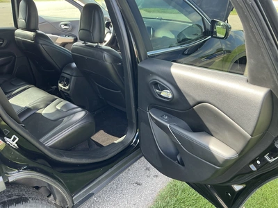 USED 2019 JEEP CHEROKEE