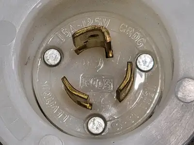 15A 125V Flanged Inlet Locking Plug GRDG (Box of 13)