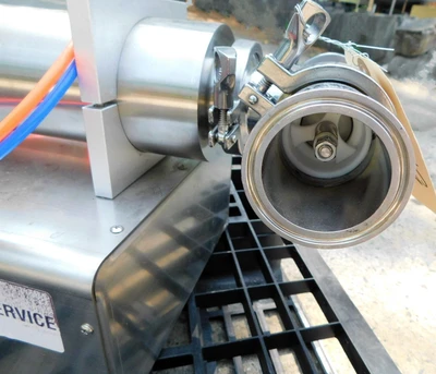USED SINGLE PISTON FILLER TABLE TOP