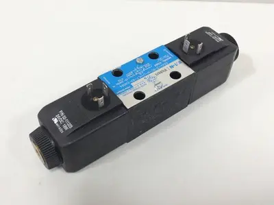 USED VICKERS DG4V-3-6C-M-U-HL7-60-EN594