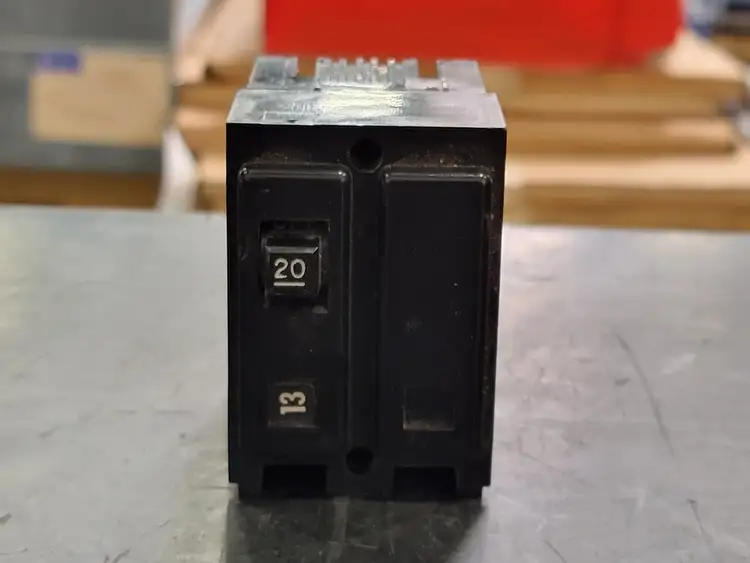 Used BRYANT QP220 Switchgears British Columbia CA | Lenmark #241715