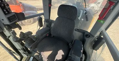 USED 2011 CATERPILLAR 140m2 AWD