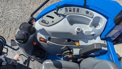USED 2011 NEW HOLLAND T4.75