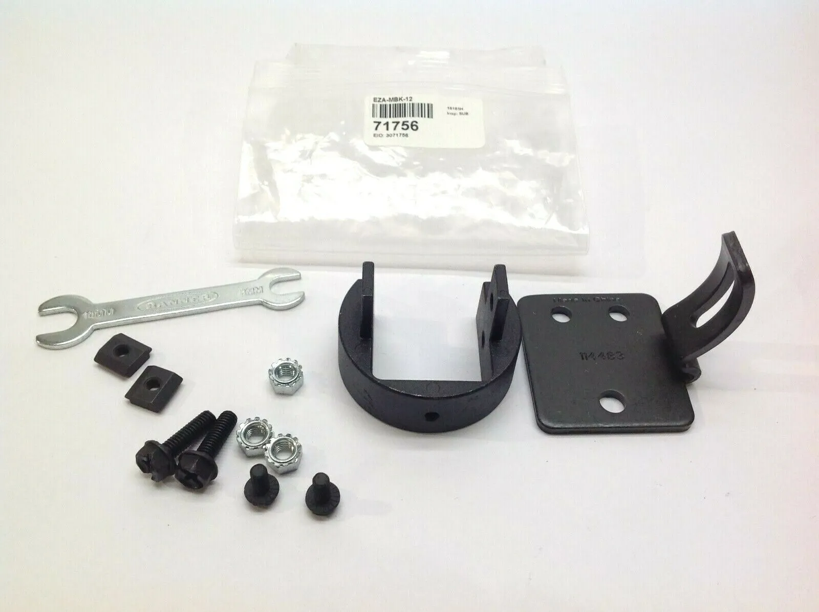 USED BANNER SCREEN MOUNTING BRACKET KIT 71756