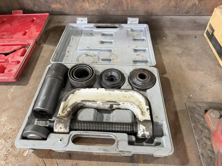 Used _UNKNOWN_ _UNKNOWN_ Internal bearing puller kits Indiana US | Miedema Asset Management Group #1414926