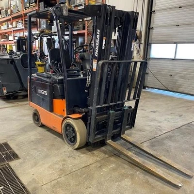 Used 2014 DOOSAN BC25S-5 4-Wheel Sit down Electric Counterbalance Forklifts Alberta CA | Leavitt Machinery #1443723