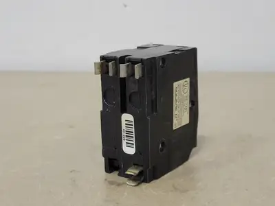 USED SQUARE D QO220