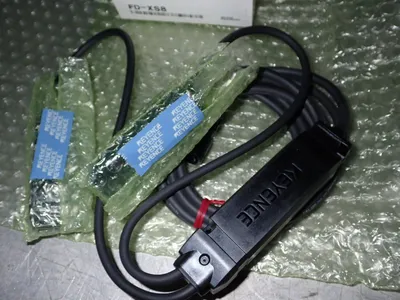 NEW KEYENCE FDXS8
