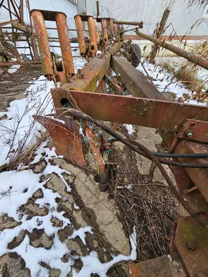 INTERNATIONAL 720 Plows | Iron Listing (3)