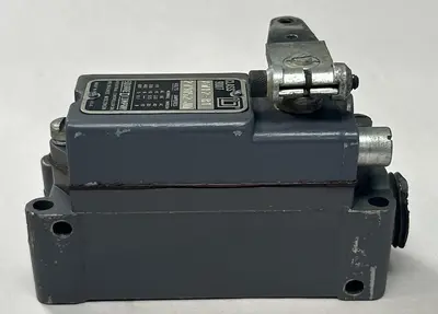 Used SQUARE D 9007AW12 Relays & Switches Ohio US | Surplus Asset Holdings #1553668