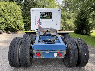 USED 2010 PETERBILT 367 FLAT TOP W/36” SLEEPER