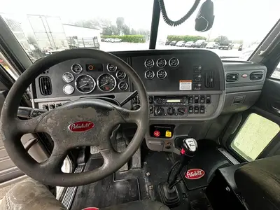 USED 2011 PETERBILT 384