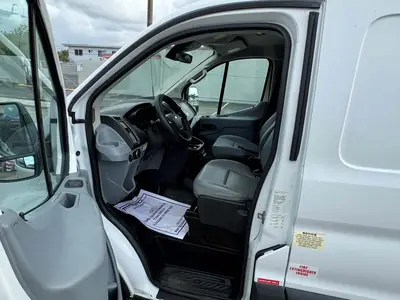 Used 2017 VERSALIFT VANTEL29NE-01 Bucket (boom) trucks Florida US | Truck and Van Outlet #1509195