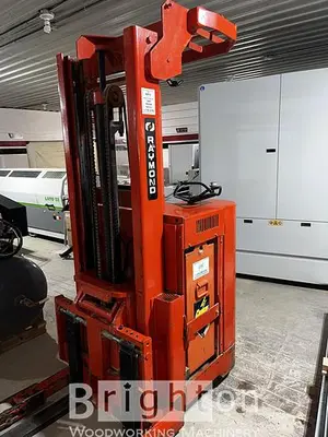 USED RAYMOND MODEL 810 USED ELECTRIC REACH FORKLIFT
