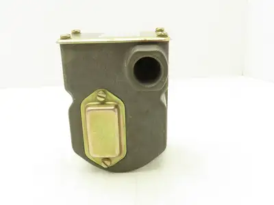 Barksdale D2T-A3SS-Q24 Pressure or Vacuum Actuated Switch 0.3-3 psi Range