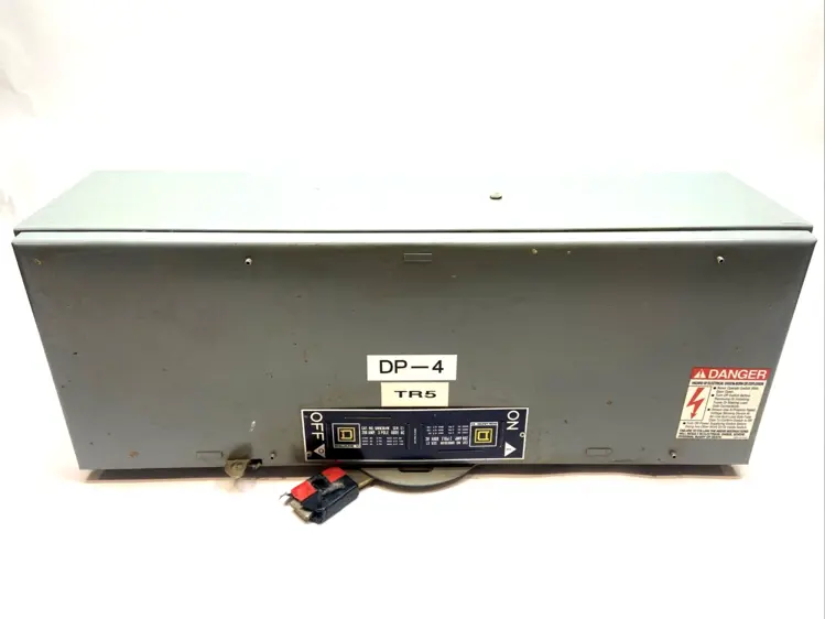 Used SQUARE D BY SCHNEIDER ELECTRIC SER. E1 FUSIBLE PANELBOARD SWITCH UNIT 3-POLE 200A 600VAC Disconnects Michigan US | Maverick Industrial Sales #1092243