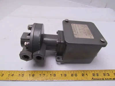 United Electronic Controls H105K-457 Differential Pressure switch 15A 480VAC