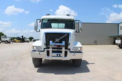 Used 2019 VOLVO VHD64B200 Vacuum Truck Texas US | Roll Off Truck World #1491991