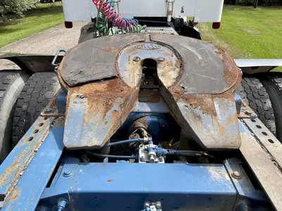 USED 2010 PETERBILT 367 FLAT TOP W/36” SLEEPER