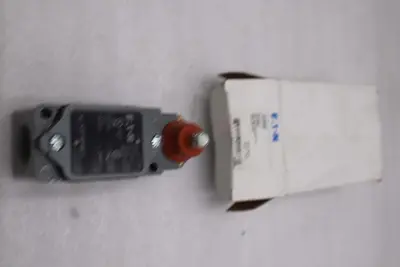 NEW OPEN BOX EATON CUTLER-HAMMER 10316H621 LIMIT SWITCH SERIES C STK K-3964CC