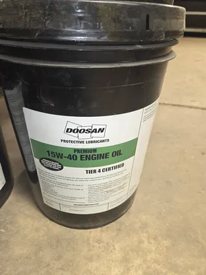 Doosan pro-tech compressor fluid / 15w-40 engine oild and ASC compressor oil. All are new.