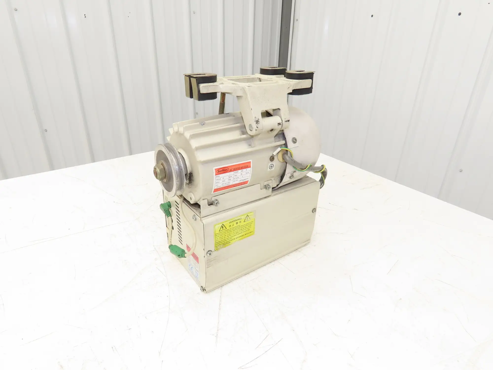 SunStar Fortuna S5AC55-2A-002 Industrial Sewing Machine AC Servo Motor 220V 1PH