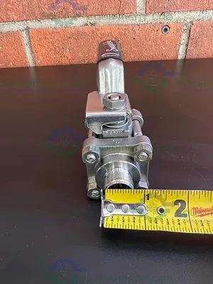 USED SWAGELOK SS-63TS8 STAINLESS STEEL BALL VALVE W/ 3/4" THREADED FITTING