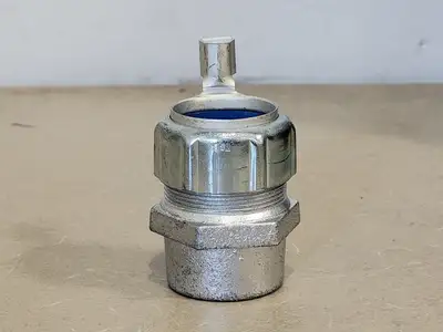 USED THOMAS & BETTS 5274GR