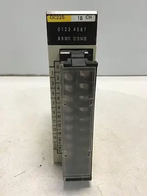 USED OMRON C200H-OC225