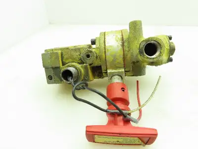 Ross Y2773A4082 Pneumatic Solenoid LOX Lock-Out Control Valve 120V 3/2 Lot of 2